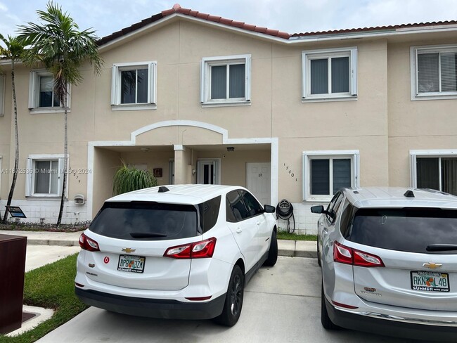 17401 SW 140th Ct in Miami, FL - Foto de edificio - Building Photo