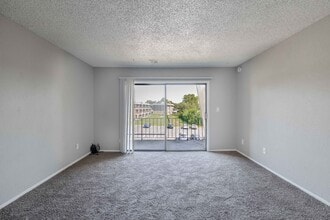 Kingston Cove Apartments in Wichita, KS - Foto de edificio - Interior Photo