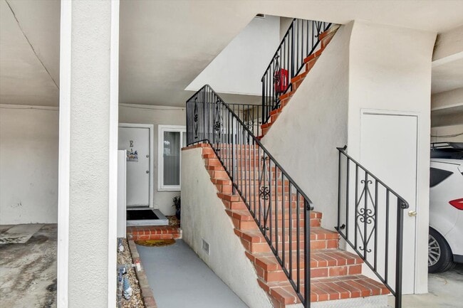 160 Clarendon Rd in Pacifica, CA - Building Photo - Building Photo