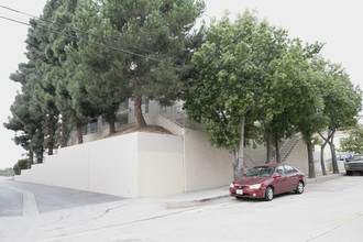 735 W 2nd St in San Pedro, CA - Foto de edificio - Building Photo