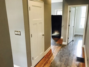 10450-10452 S Maryland Ave, Unit 1st Floor in Chicago, IL - Foto de edificio - Building Photo