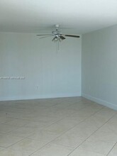17890 W Dixie Hwy in North Miami Beach, FL - Building Photo - Building Photo
