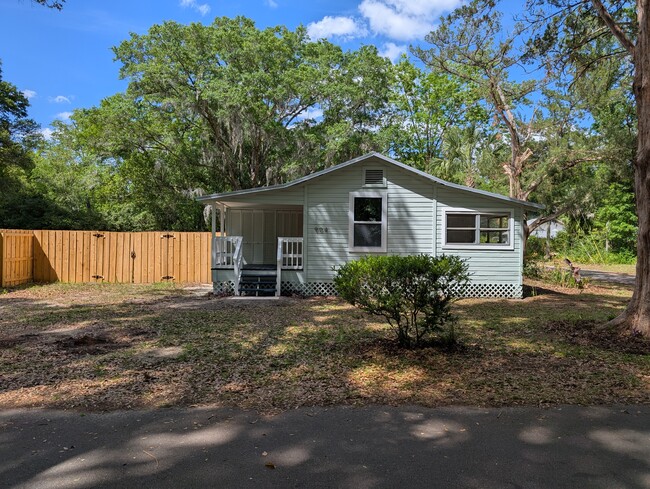 904 NW 29th Pl in Gainesville, FL - Foto de edificio - Building Photo