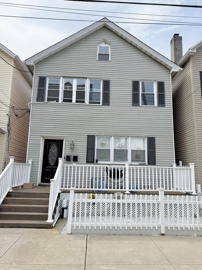 property at 18 E 11th St