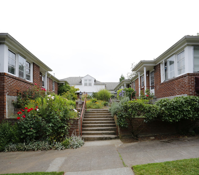 Madison Court in Portland, OR - Foto de edificio - Building Photo
