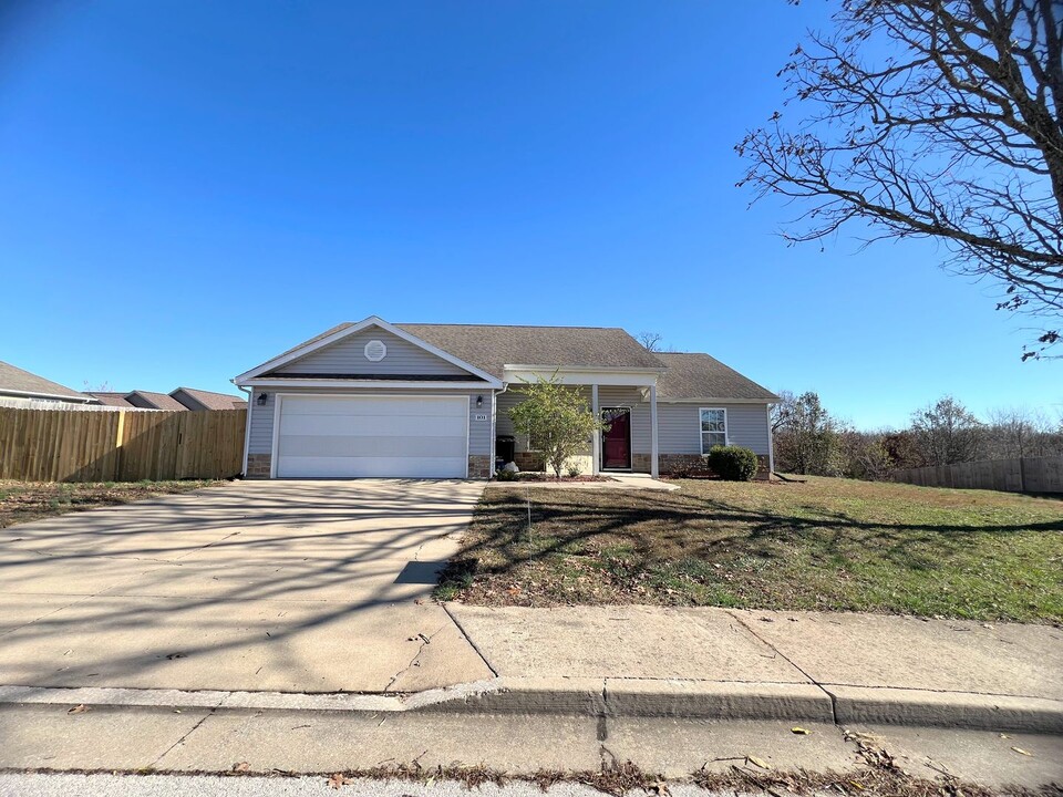 101 Pioneer Ct in Waynesville, MO - Building Photo