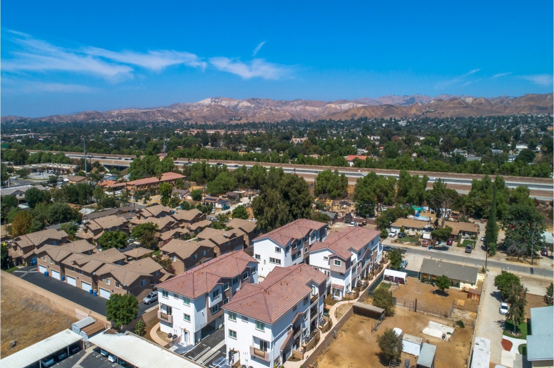 Apricot Townhomes in Simi Valley, CA - Building Photo