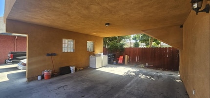 701 1/2 W 46th St in Los Angeles, CA - Building Photo - Building Photo