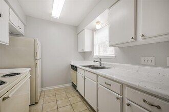 1213 Lyric Ln in Pasadena, TX - Building Photo - Building Photo