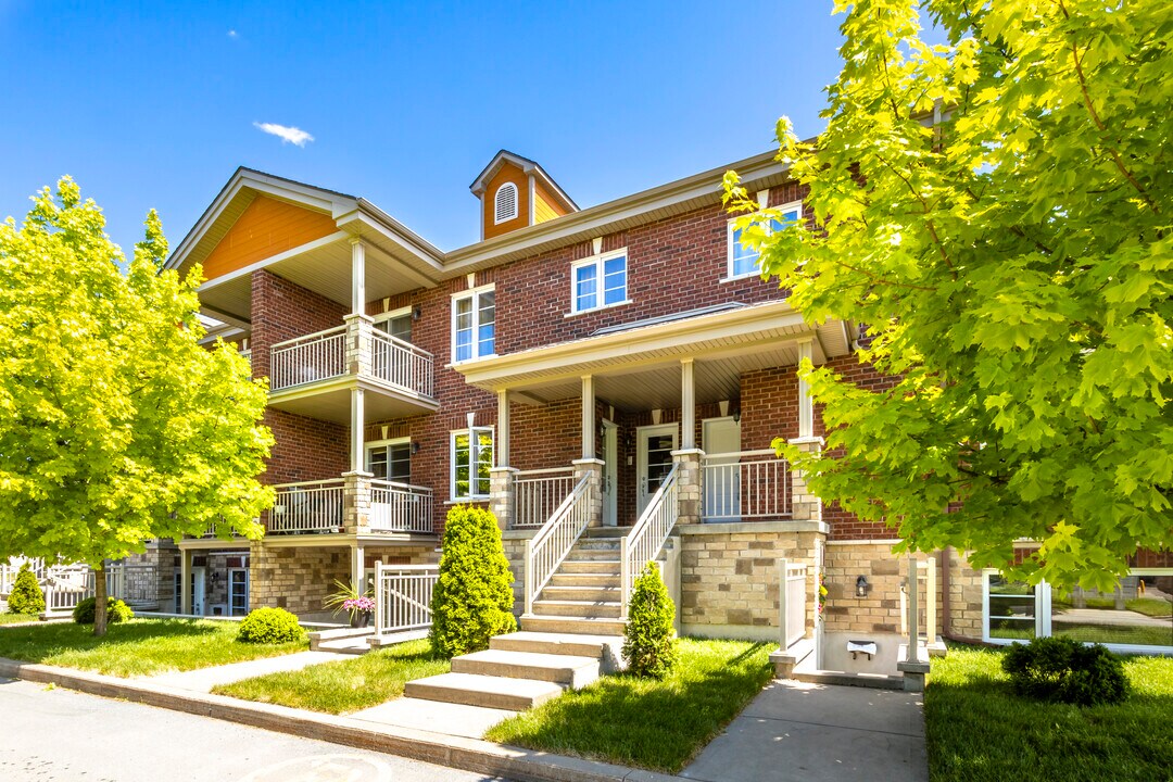 5751 Grande-Allée in Brossard, QC - Building Photo