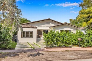 1323 Cleveland Rd in Miami Beach, FL - Building Photo