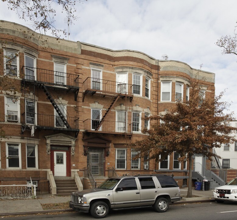 1507 Eastern Pky in Brooklyn, NY - Foto de edificio