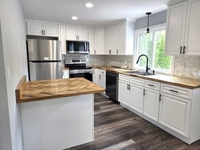 276 Sumner St in Stoughton, MA - Building Photo - Building Photo