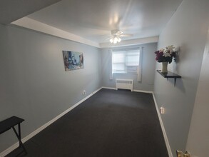 195-25 37th Ave, Unit 1 in Queens, NY - Building Photo - Building Photo