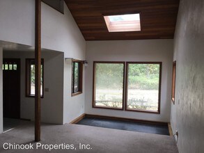 3305 Donald St in Eugene, OR - Building Photo - Building Photo