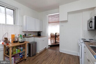 215 Green Ln in Philadelphia, PA - Building Photo - Building Photo