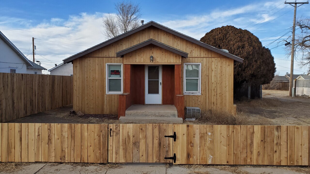 13 Pinon St in Clayton, NM - Building Photo