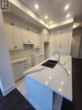 3321 Taha Gdns in Oakville, ON - Building Photo - Building Photo