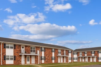 Miry Run Apartments in Mercerville, NJ - Foto de edificio - Building Photo