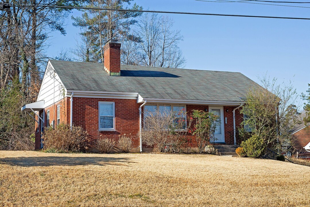 2605 Willard Dr in Charlottesville, VA - Building Photo