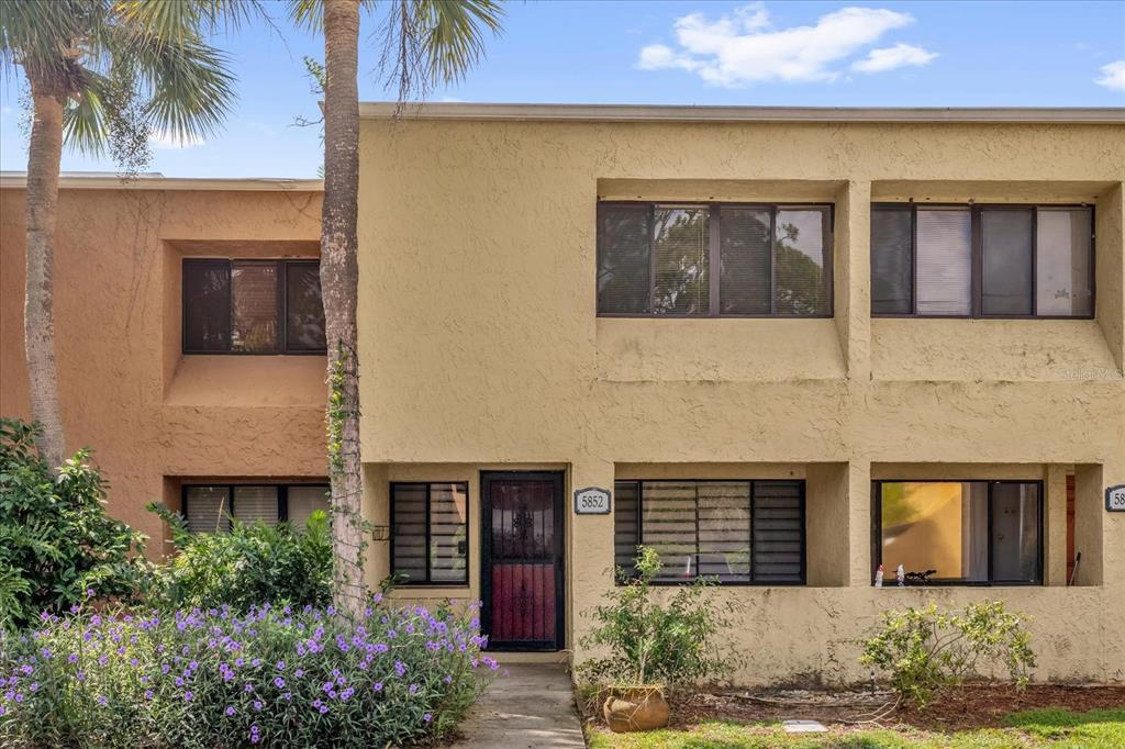 5852 Windhover Dr in Orlando, FL - Building Photo