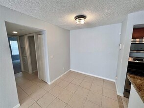 5164 Conroy Rd in Orlando, FL - Building Photo - Building Photo