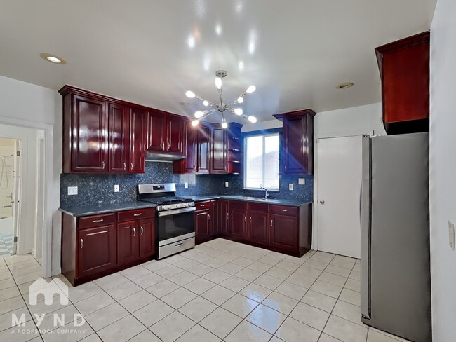 2860 Montana St in Oakland, CA - Building Photo - Building Photo