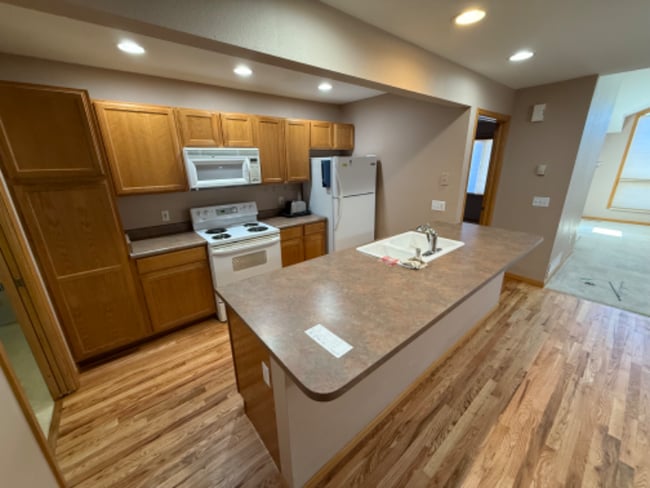 property at 1500 Raven Cir