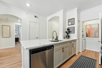 1001 Ross Ave in Dallas, TX - Foto de edificio - Building Photo