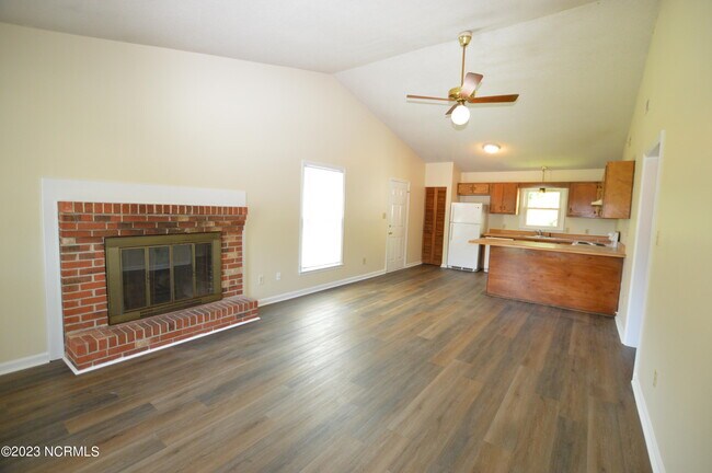 137 Windsor Ct photo'