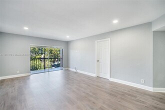 13707 Kendale Lakes Cir in Miami, FL - Building Photo - Building Photo