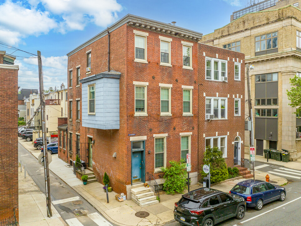 411 S 19th St in Philadelphia, PA - Building Photo