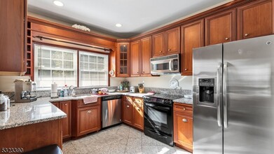 25 Riga Ct in Scotch Plains, NJ - Building Photo - Building Photo