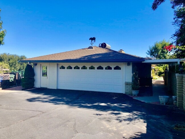1467 Knoll Park Ln in Fallbrook, CA - Building Photo - Building Photo