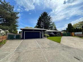 1770 SW Rock Ct in Beaverton, OR - Building Photo - Building Photo
