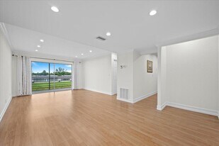 190 Lake Evelyn Dr in West Palm Beach, FL - Building Photo