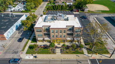 4560 N High St in Columbus, OH - Foto de edificio - Building Photo