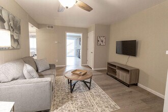 801 N Ann St in Columbia, MO - Foto de edificio - Building Photo