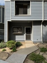 705 Arneill Rd in Camarillo, CA - Building Photo - Building Photo