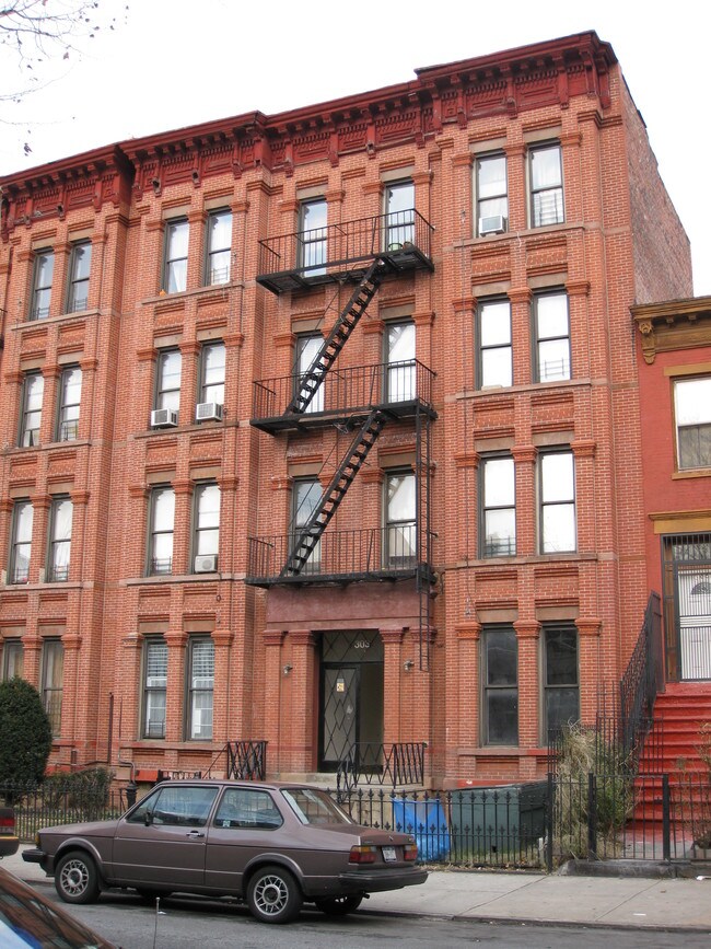 303 Putnam Ave in Brooklyn, NY - Building Photo - Building Photo