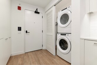 834 W Madison St in Chicago, IL - Foto de edificio - Building Photo