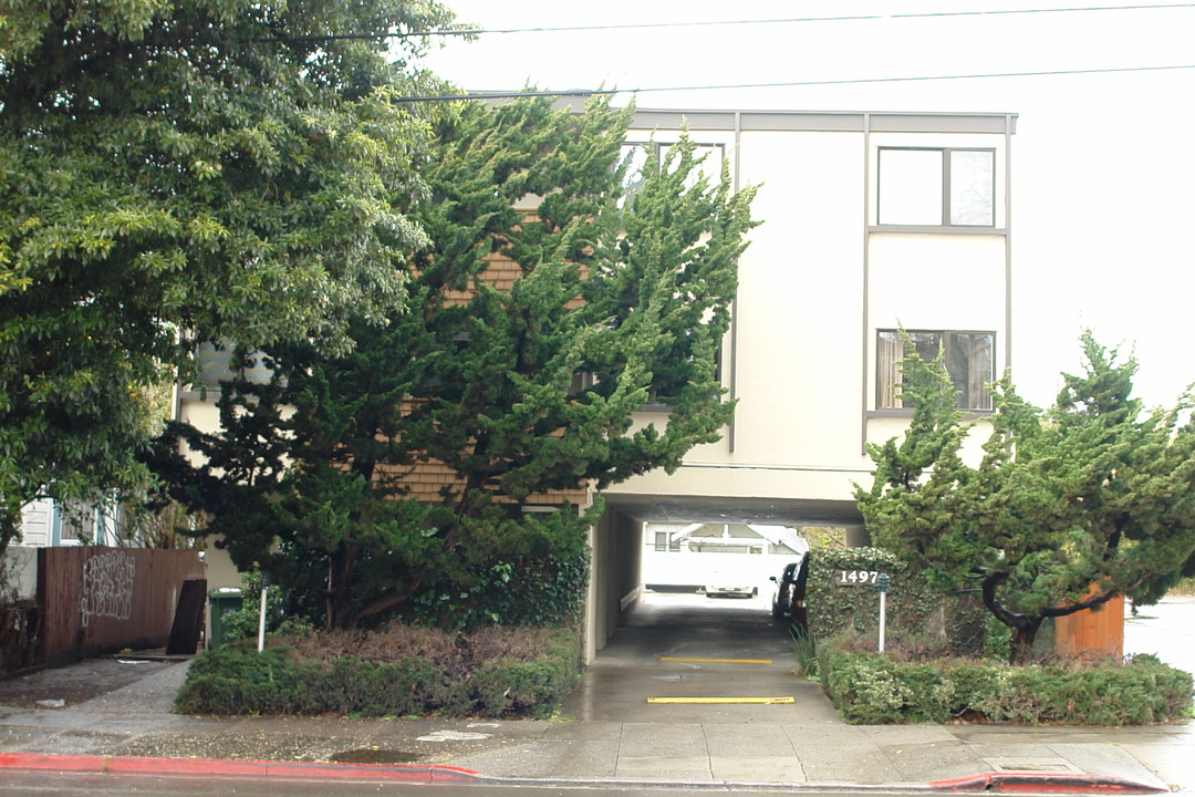 1497 Hopkins St in Berkeley, CA - Building Photo