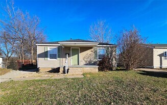 135 W Lilac Ln in Midwest City, OK - Building Photo