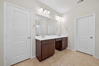 14002 Wolftrap Ln in Conroe, TX - Foto de edificio - Building Photo