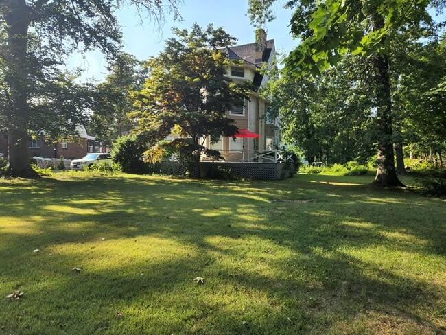 22 Manhattan Ave, Unit 2