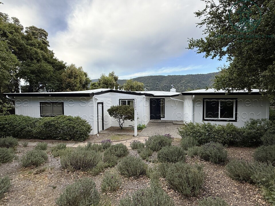 125 Ford Rd in Carmel Valley, CA - Foto de edificio