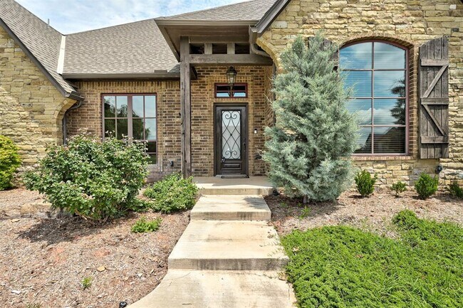 22090 White Pine Cir in Edmond, OK - Building Photo - Building Photo