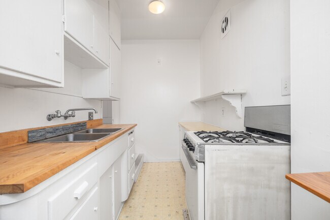 925 1/2 Tularosa Dr in Los Angeles, CA - Building Photo - Interior Photo