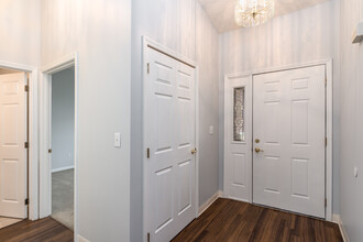 Villas Of Scioto in Columbus, OH - Building Photo - Interior Photo