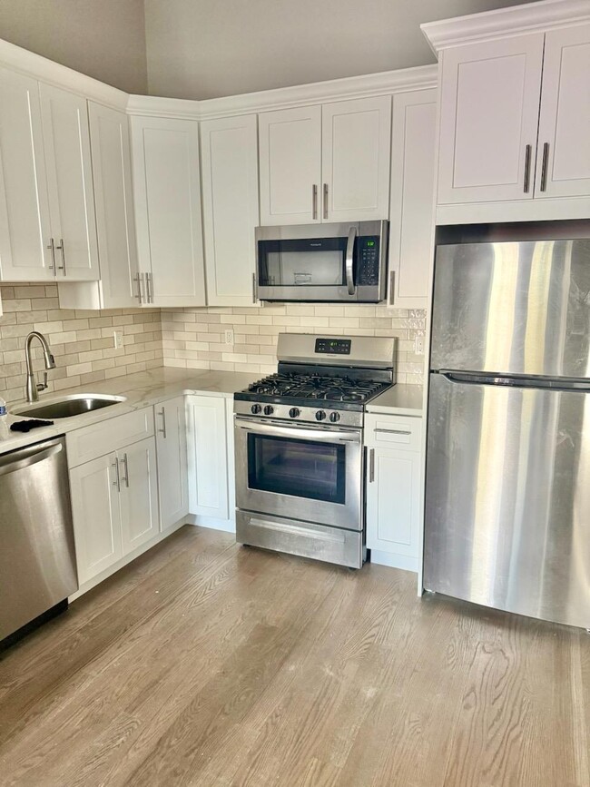 79 Roslyn Rd in Mineola, NY - Building Photo - Building Photo